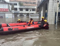 珠海市委书记探望慰问驾车冲撞行人案件中受伤群众和一线医护人员