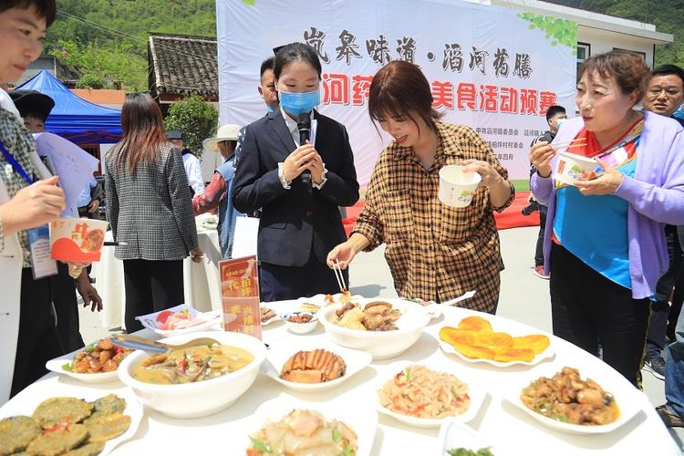 （走进中国乡村）西北民族村上演美食“新食尚”