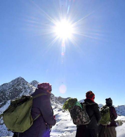 西藏林芝：无畏风雪 救援先锋展担当